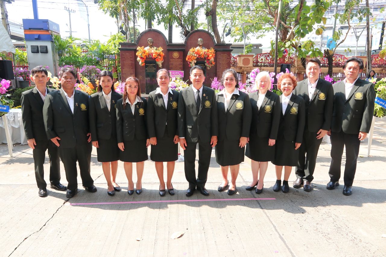 ผู้บริหารสำนักพัฒนาเทคนิคศึกษา เข้าร่วมพิธีวางพวงมาลารูปปั้นทวาปูชนียาจารย์ มจพ.