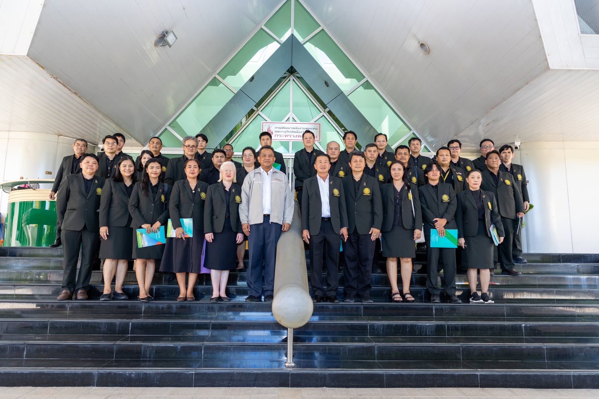 คณะผู้บริหารและบุคลากรสำนักพัฒนาเทคนิคศึกษา ศึกษาดูงานด้านการจัดการพลังงาน