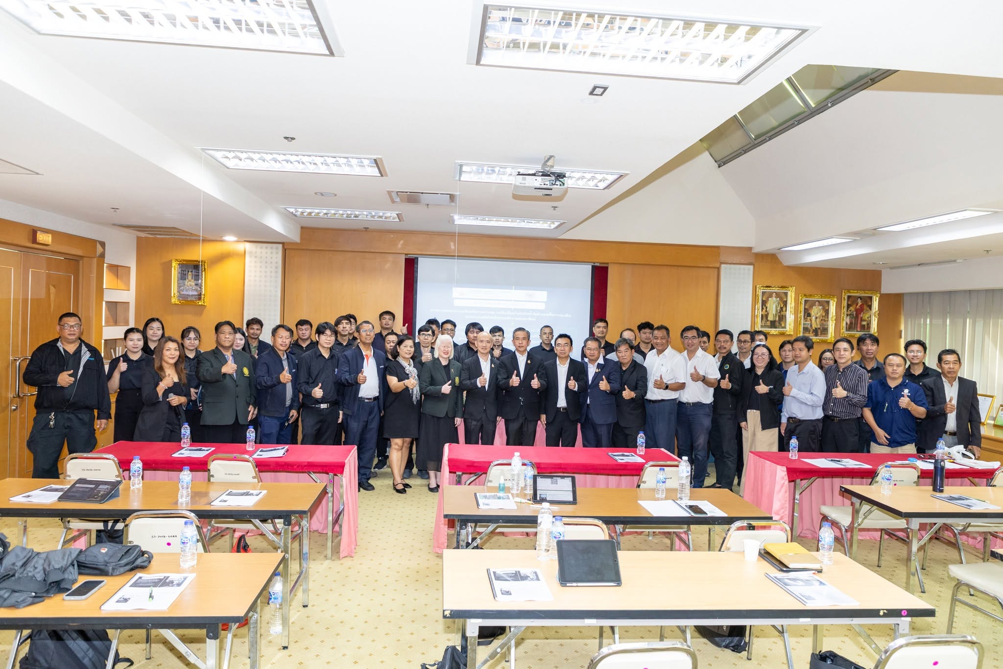 สำนักพัฒนาเทคนิคศึกษา มจพ. จัดฝึกอบรมเชิงปฏิบัติการ “การตรวจสอบระบบผลิตพลังงานควบคุม กรณีเครื่องกำเนิดไฟฟ้าใช้สำรองเพื่อการฉุกเฉิน และระบบผลิตไฟฟ้าจากพลังงานแสงอาทิตย์